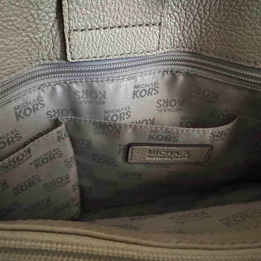 Grey Michael Kors bag - Picture 2 of 5